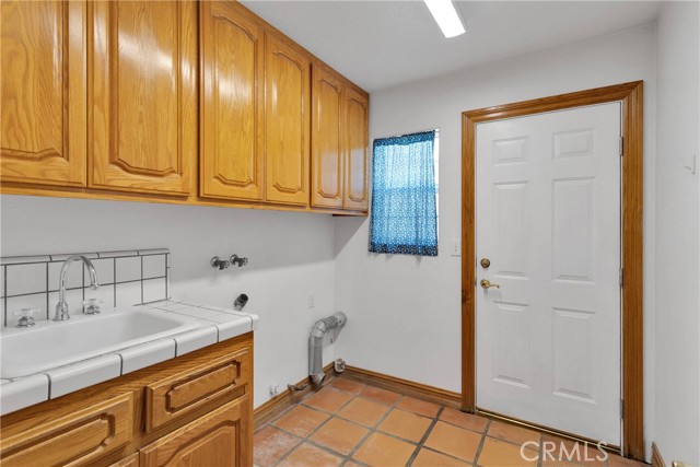 8381 White Road, Phelan CA: https://media.crmls.org/medias/9a3128ce-fcde-4cec-af83-0494138305d0.jpg