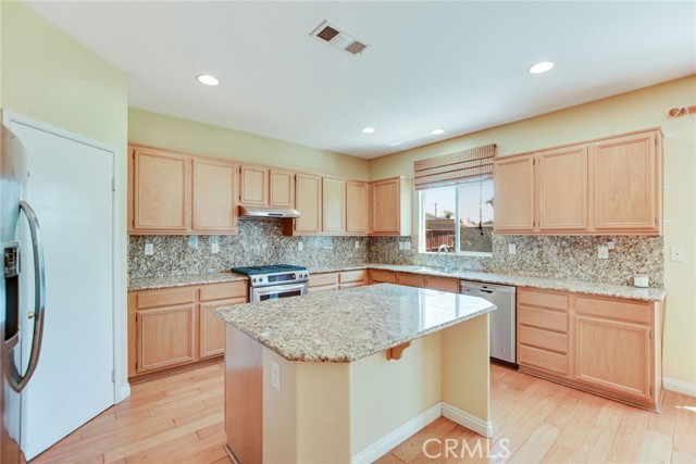 12139 Serra Avenue, Chino CA: https://media.crmls.org/medias/9a3183bc-1fd5-4c34-80ac-de60deae86f2.jpg