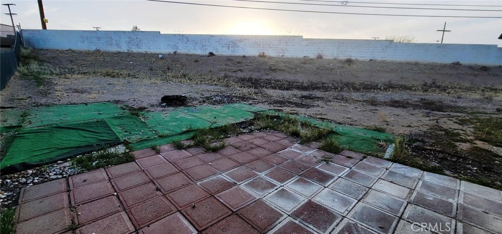 https://media.crmls.org/medias/9a31d4e7-2983-4653-a4a5-683517ae2b77.jpg?preset=X-Large