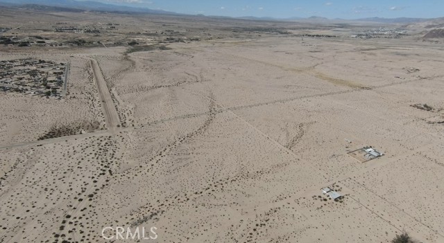 4453 Bagdad Highway, 29 Palms CA: https://media.crmls.org/medias/9a32ae80-2ae7-4525-94d3-56be1d366564.jpg