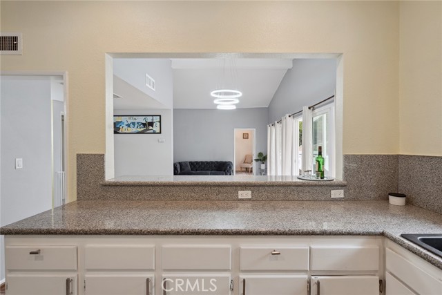 5254 Don Pio Drive, Woodland Hills CA: https://media.crmls.org/medias/9a32e71e-01ca-44bd-9e31-71f5a240b341.jpg