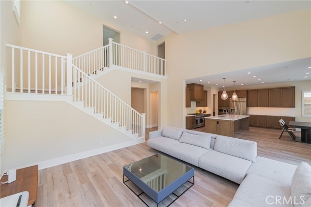 Detail Gallery Image 15 of 56 For 58 Longchamp, Irvine,  CA 92602 - 4 Beds | 4/1 Baths