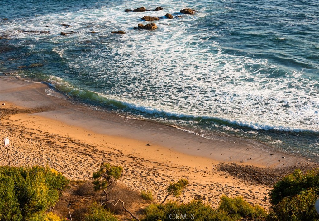 https://media.crmls.org/medias/9a337ef7-f53f-49d8-ae5e-069b611e679e.jpg?preset=X-Large