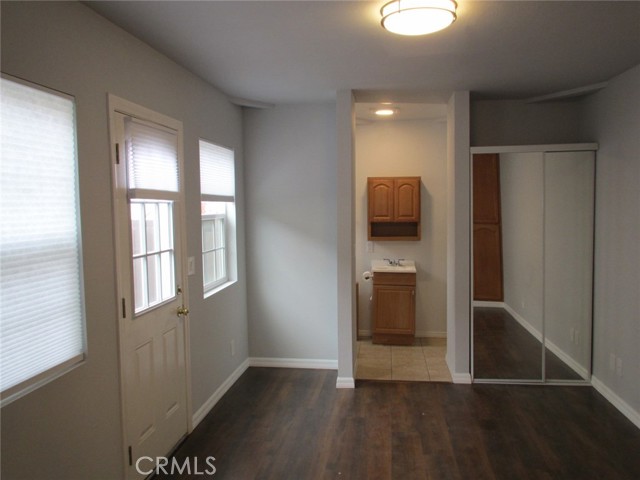 Detail Gallery Image 10 of 13 For 18004 Martha St, Encino,  CA 91316 - 3 Beds | 3 Baths