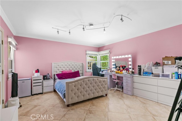Detail Gallery Image 24 of 38 For 2741 E Glenoaks Bld, Glendale,  CA 91206 - 3 Beds | 2 Baths