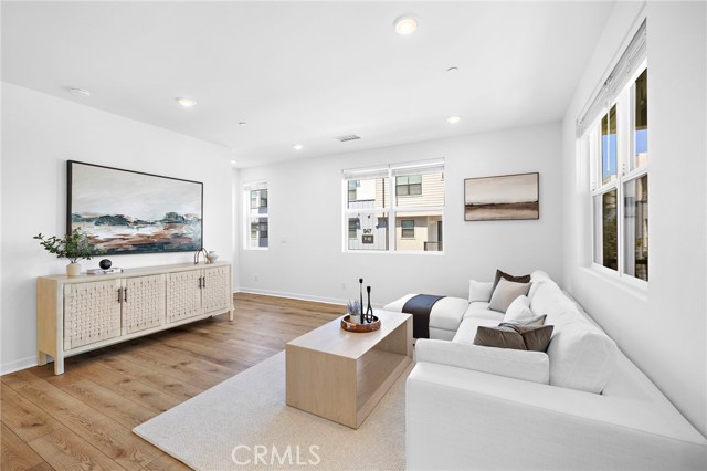 944 N Divino Privado, Ontario CA: https://media.crmls.org/medias/9a36ab52-1da2-4a20-a179-bb4beb50576e.jpg