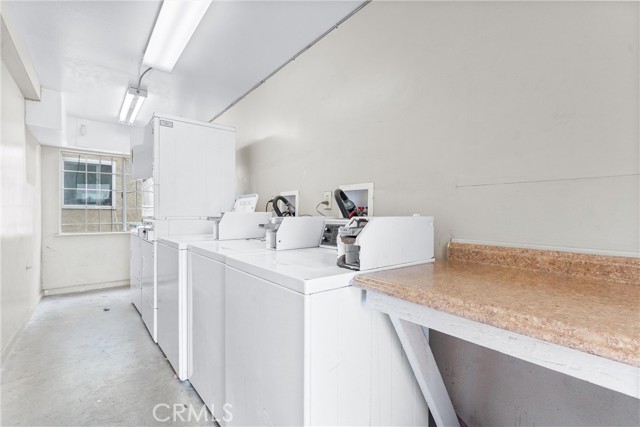 935 W Bishop Street, Santa Ana CA: https://media.crmls.org/medias/9a36e82b-d115-4124-bf80-e3d3e7ea8379.jpg