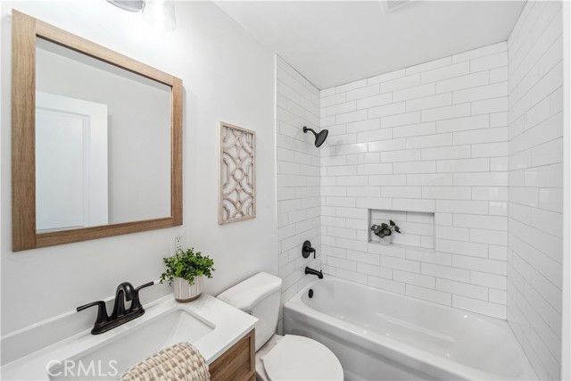 957 N Jasmine Avenue, Ontario CA: https://media.crmls.org/medias/9a378421-a7d4-4de6-aed0-4253e6a43c2a.jpg