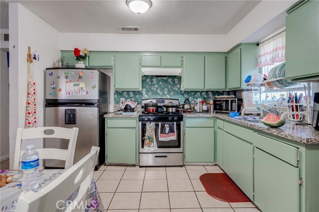 Detail Gallery Image 13 of 19 For 1102 Gage St, Bakersfield,  CA 93305 - – Beds | – Baths