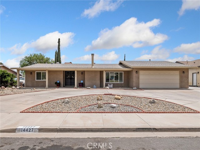 Detail Gallery Image 1 of 46 For 14427 Holly Dr, Victorville,  CA 92395 - 4 Beds | 2 Baths
