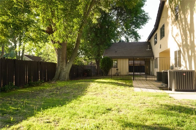 23242 Burbank Boulevard, Woodland Hills CA: https://media.crmls.org/medias/9a380675-3fb6-47bc-8e37-07b5933355e1.jpg