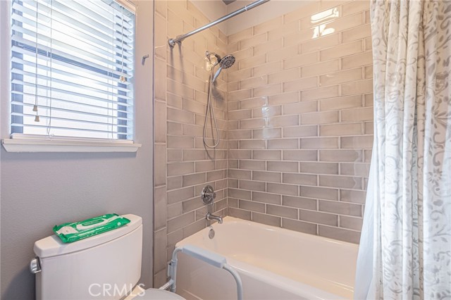 Detail Gallery Image 33 of 48 For 42255 Round Hill Dr, Lancaster,  CA 93536 - 4 Beds | 2/1 Baths
