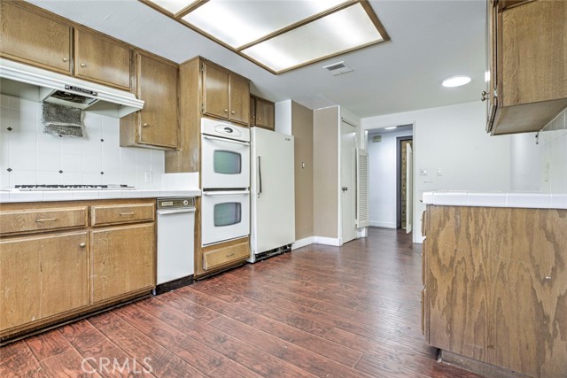 Detail Gallery Image 23 of 39 For 17522 Sherman Way #202,  Van Nuys,  CA 91406 - 2 Beds | 3 Baths