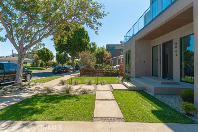 Detail Gallery Image 7 of 65 For 10943 Pickford Way, Culver City,  CA 90230 - 5 Beds | 4/1 Baths