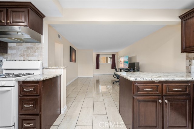 Detail Gallery Image 6 of 36 For 21522 Belshire Ave #8,  Hawaiian Gardens,  CA 90716 - 2 Beds | 2 Baths