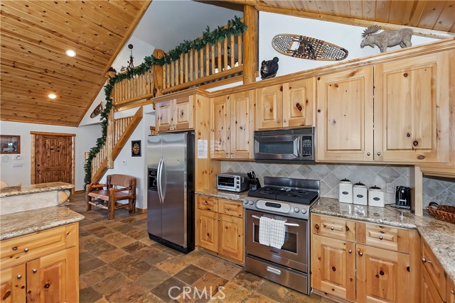 Detail Gallery Image 12 of 44 For 42311 Eagle Ridge Dr, Big Bear Lake,  CA 92315 - 4 Beds | 2 Baths