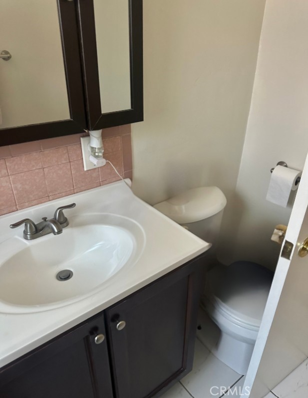 241 S Kern Avenue, Los Angeles CA: https://media.crmls.org/medias/9a3ae669-e7a1-4741-bc41-56007fa245f9.jpg