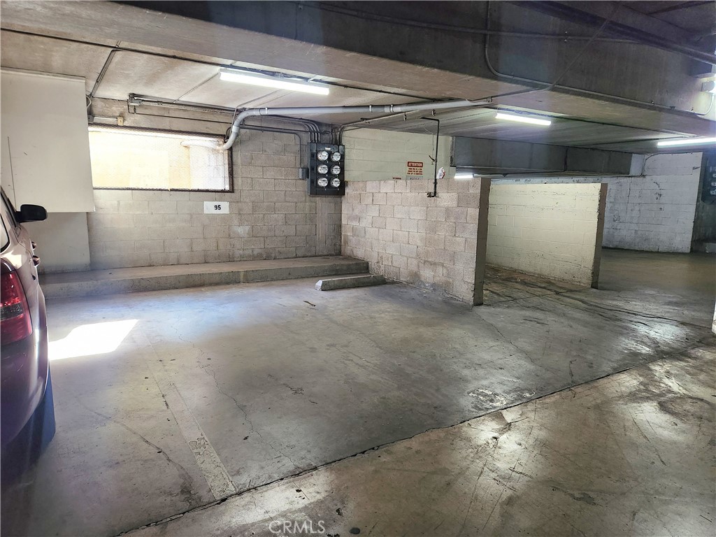 https://media.crmls.org/medias/9a3b4b7d-d457-4d85-acc5-aaf7fe23d3f3.jpg?preset=X-Large