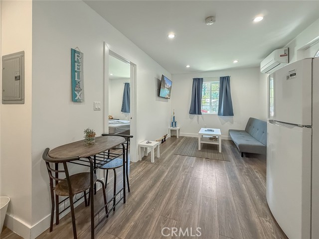 24017 Sylvan Street, Woodland Hills CA: https://media.crmls.org/medias/9a3b939e-35f8-4fe8-aab2-1b8e372e3d08.jpg
