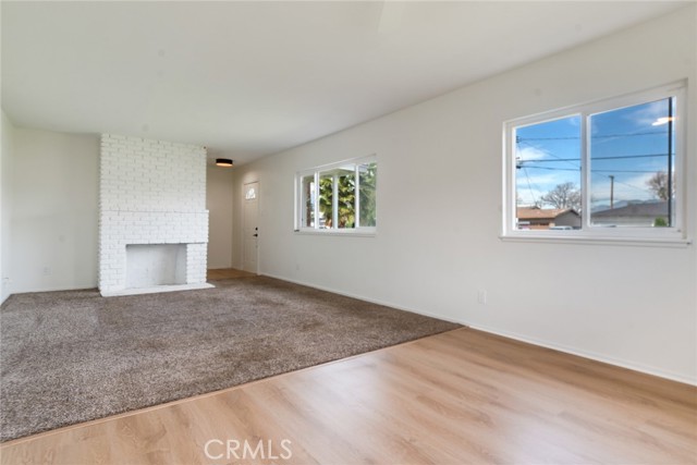 Detail Gallery Image 3 of 18 For 383 E Mesa, Rialto,  CA 92376 - 3 Beds | 2 Baths