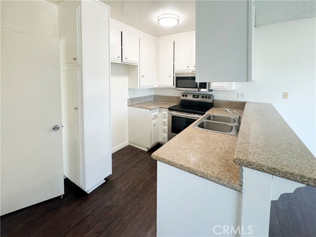 Detail Gallery Image 5 of 17 For 3649 Emerald St #124,  Torrance,  CA 90503 - 1 Beds | 1 Baths