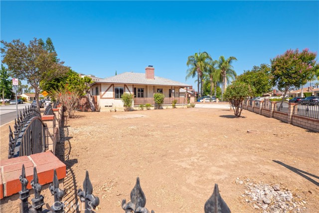 2306 W Cedarwood Street, West Covina CA: https://media.crmls.org/medias/9a3c16b8-66c3-4018-a892-dc7c0a08d3f9.jpg