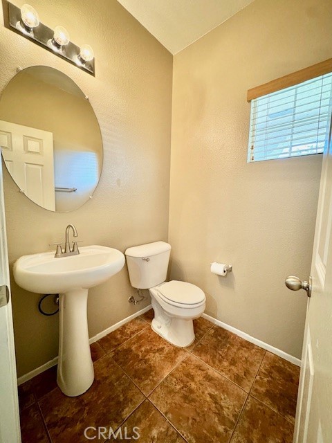 Detail Gallery Image 10 of 58 For 2929 Watermount St, Riverside,  CA 92501 - 3 Beds | 2/1 Baths