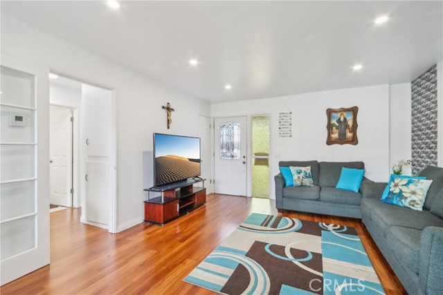 Detail Gallery Image 4 of 17 For 3710 W 224th, Torrance,  CA 90505 - 3 Beds | 2 Baths