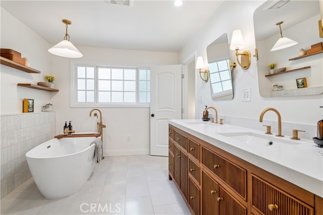 Detail Gallery Image 46 of 73 For 4590 Ensenada Dr, Woodland Hills,  CA 91364 - 3 Beds | 2/1 Baths