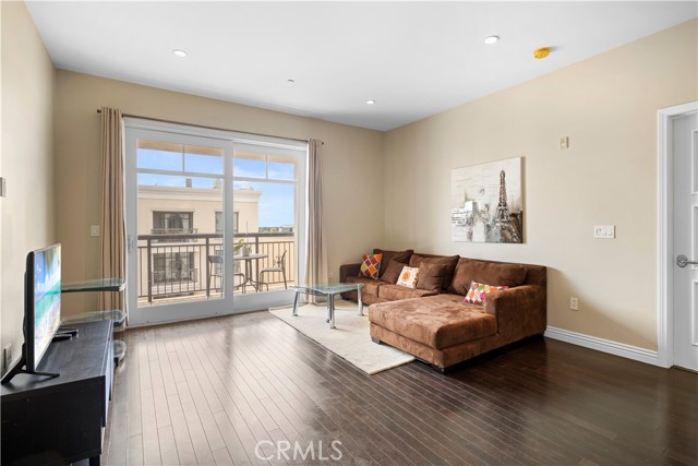 611 Caruso Avenue, Glendale CA: https://media.crmls.org/medias/9a3dcf40-22fb-4770-be62-866dd836b8f7.jpg