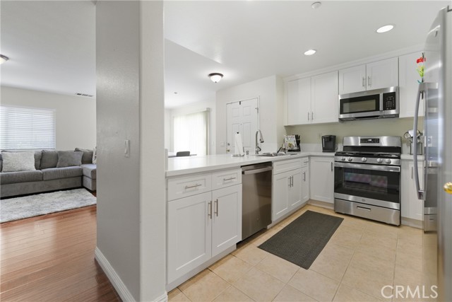 Detail Gallery Image 5 of 23 For 25796 Iris #C,  Moreno Valley,  CA 92551 - 3 Beds | 3 Baths