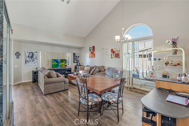 Detail Gallery Image 4 of 42 For 12269 Stonegate Cir, Victorville,  CA 92392 - 3 Beds | 2/1 Baths