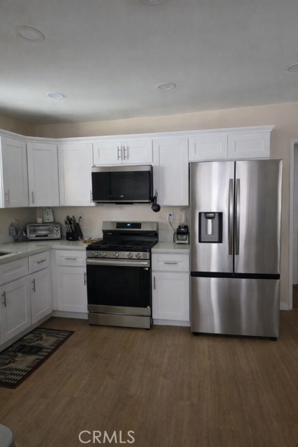 Detail Gallery Image 4 of 19 For 819 E 85th St, Los Angeles,  CA 90001 - 4 Beds | 3 Baths