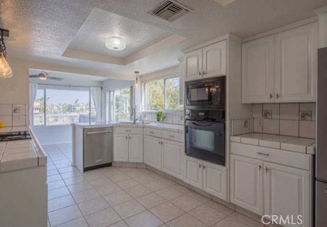 Detail Gallery Image 5 of 14 For 30539 Seahorse Cir, Canyon Lake,  CA 92587 - 3 Beds | 3 Baths