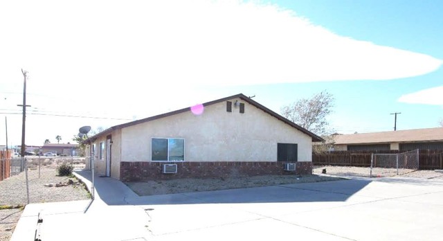 16315 Juniper Street, Hesperia CA: https://media.crmls.org/medias/9a3f460f-fb77-462a-9bb3-b93239d19f61.jpg