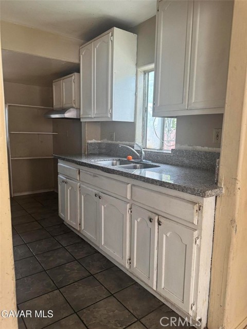 338 107th, Los Angeles CA: https://media.crmls.org/medias/9a3f4b7d-f76c-4234-9602-43eb5dc94496.jpg