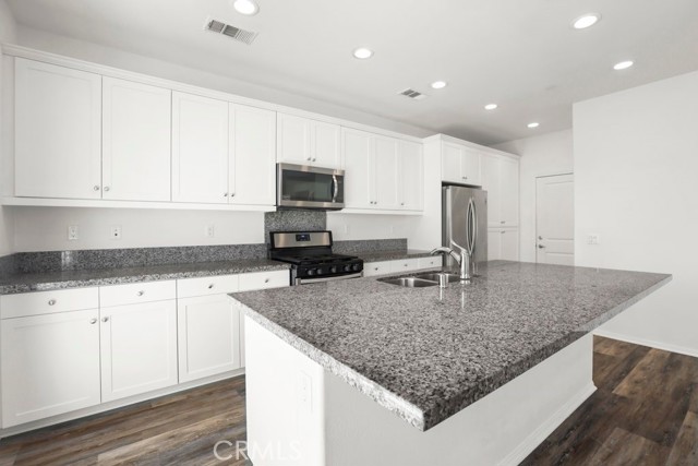 Detail Gallery Image 12 of 39 For 2855 Villa Catalonia Ct, Corona,  CA 92881 - 3 Beds | 2/1 Baths