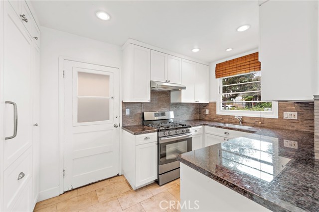 413 Dahlia Avenue, Corona del Mar CA: https://media.crmls.org/medias/9a3fb82c-8aa4-4fb9-af25-64f904879cf4.jpg