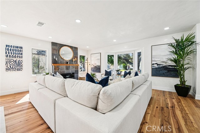 Detail Gallery Image 5 of 58 For 8454 Naylor Ave, Los Angeles,  CA 90045 - 3 Beds | 2 Baths