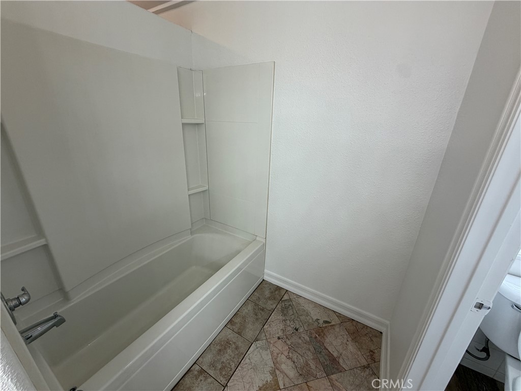 https://media.crmls.org/medias/9a40973b-49b5-48b4-84fb-feef25b3358a.jpg?preset=X-Large
