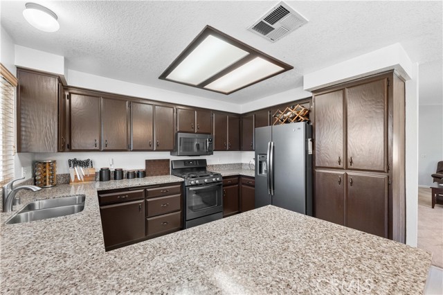 Detail Gallery Image 10 of 42 For 8413 Ironwood Ave, California City,  CA 93505 - 3 Beds | 2 Baths