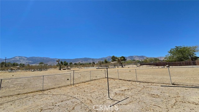 Detail Gallery Image 8 of 10 For 32673 Zircon Rd, Lucerne Valley,  CA 92356 - 3 Beds | 1 Baths