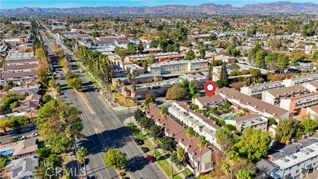 Detail Gallery Image 5 of 47 For 19451 Sherman Way #301,  Reseda,  CA 91335 - 3 Beds | 2/1 Baths