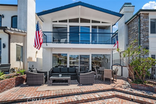Detail Gallery Image 3 of 43 For 3810 Channel Pl, Newport Beach,  CA 92663 - 3 Beds | 2/1 Baths