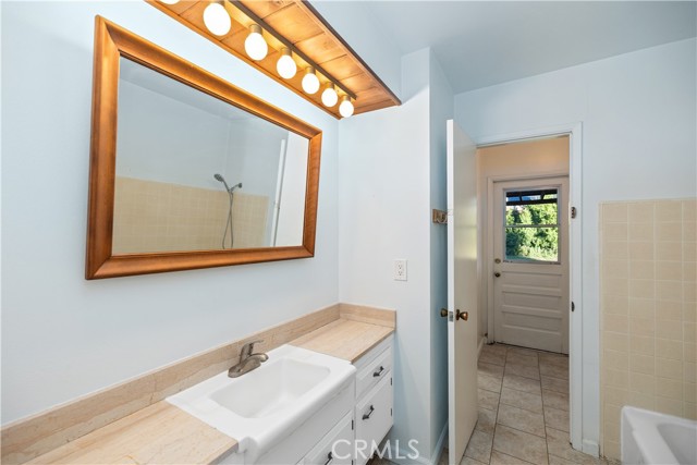 Detail Gallery Image 20 of 34 For 13402 Winthrope St, Santa Ana,  CA 92705 - 4 Beds | 2 Baths
