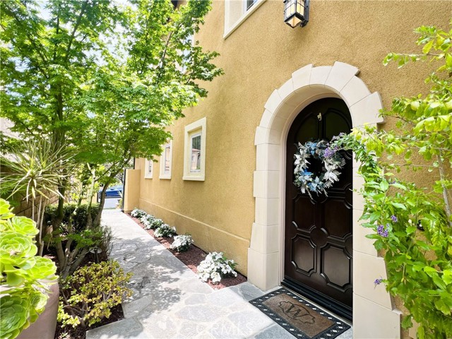 114 Bridle, Irvine CA: https://media.crmls.org/medias/9a438a97-0376-42e5-bb74-1606b0e51a14.jpg