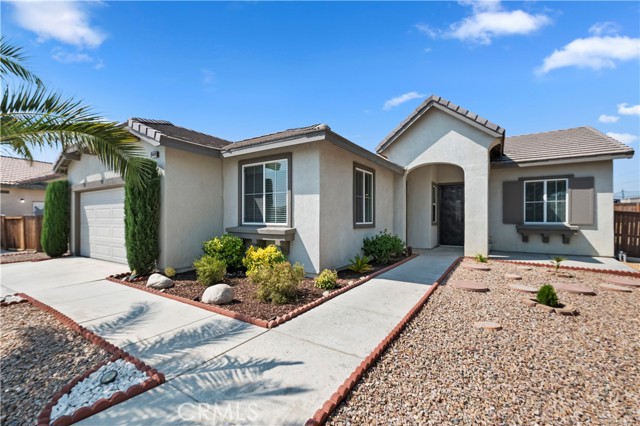 Detail Gallery Image 1 of 31 For 14849 Wigwam Ct, Victorville,  CA 92394 - 5 Beds | 3 Baths