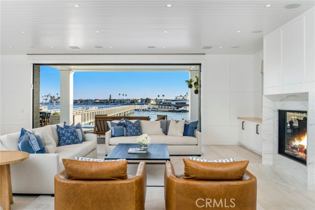 2209 Bayside Drive, Corona del Mar CA: https://media.crmls.org/medias/9a45bece-fa62-46f7-b96b-6dd36b4b702a.jpg