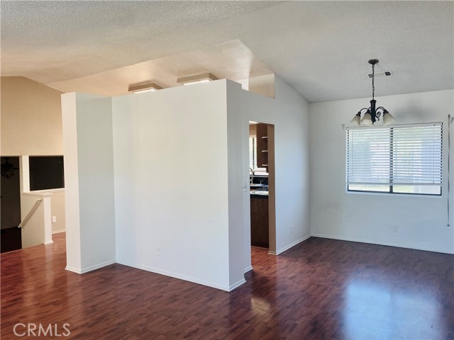Detail Gallery Image 5 of 18 For 37933 Rosemarie St, Palmdale,  CA 93550 - 4 Beds | 2/1 Baths