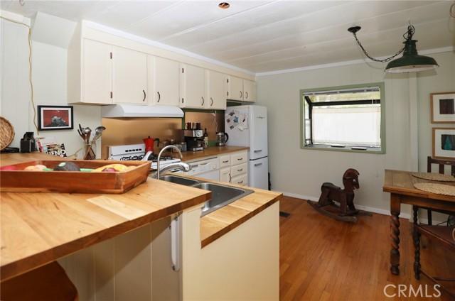Detail Gallery Image 3 of 23 For 13050 Island Dr #29,  Clearlake Oaks,  CA 95423 - 1 Beds | 1 Baths